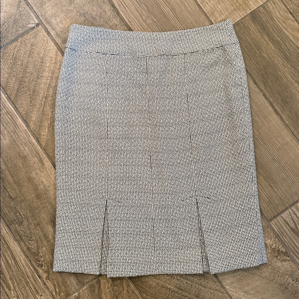 Kasper Tweed Pencil Skirt Size 10 Black White Career Classic Pleated Hem - Picture 6 of 13
